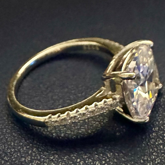 Costume/fashion jewelry, NEW huge diamond ring, beautiful size 7 - Picture 3 of 6